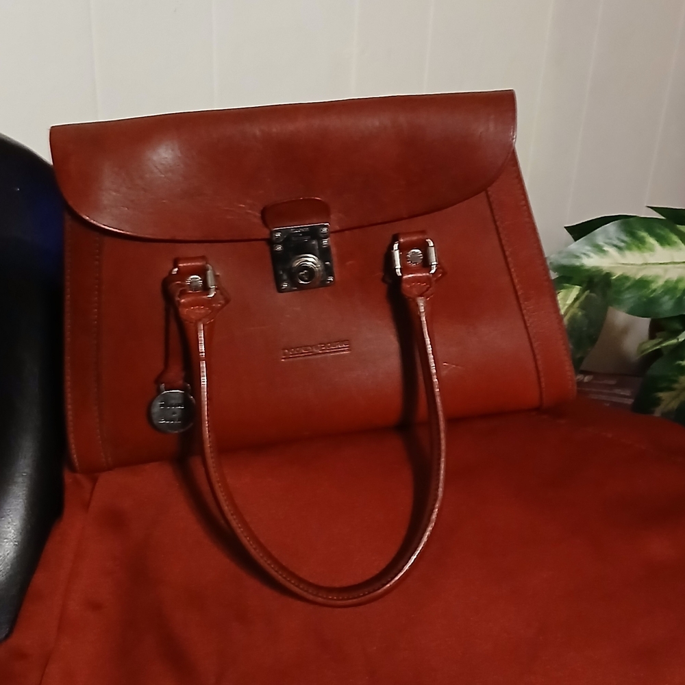 Beautifull Vintage Dooney and Bourke Burgundy  Leather Handbag
